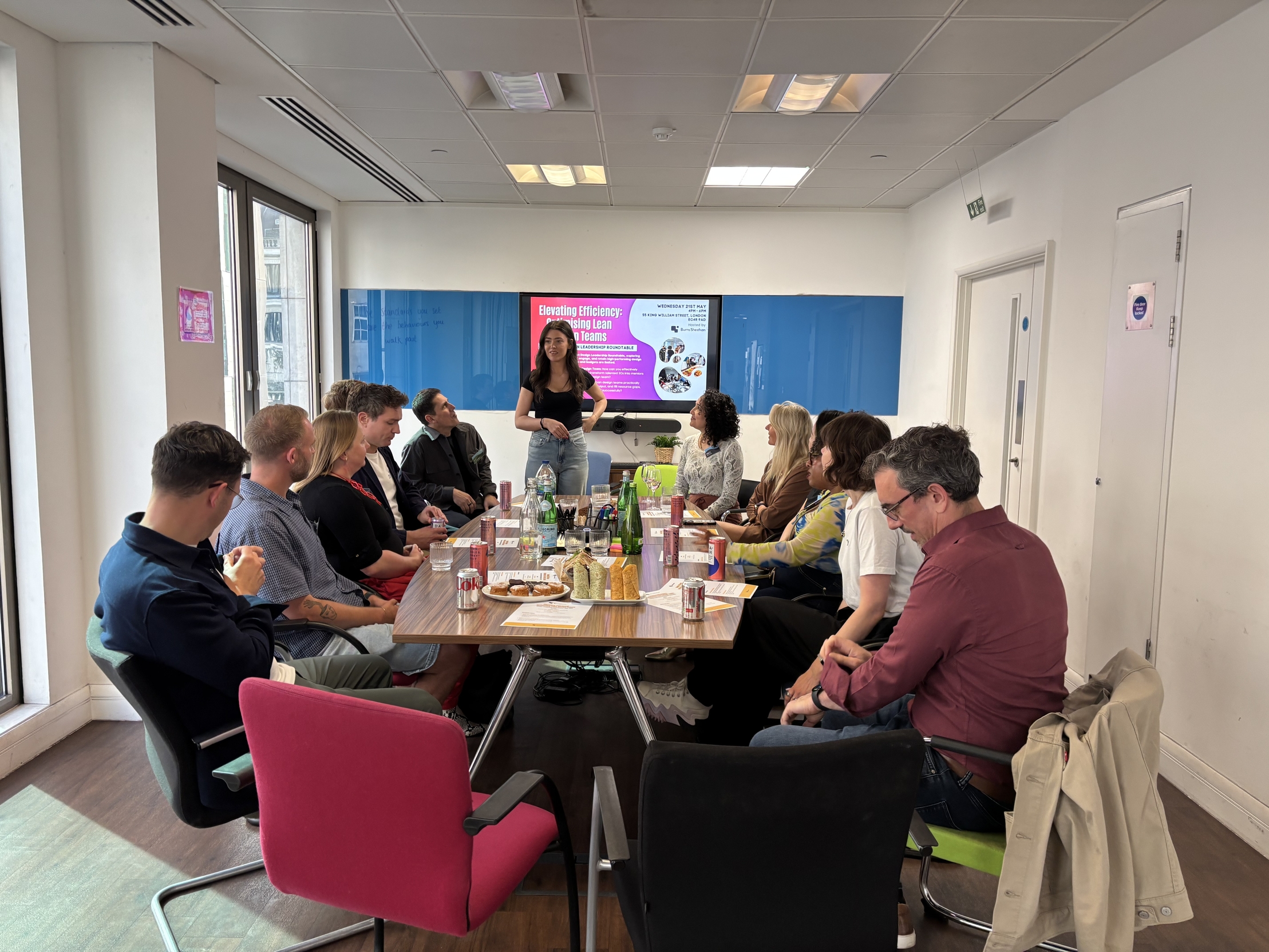 {{imageAltText(storage/images/Design roundtable.jpg)}}